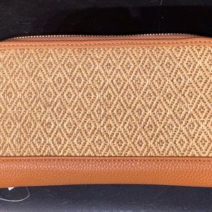 THIRTY ONE ALL ABOUT THE BENJAMIN CLUTCH WALLET